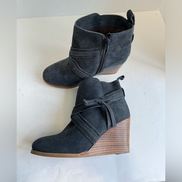 Diba Wrap Around Distressed Suede Leather Wedge Booties Size 8.5 - Picture 4 of 9